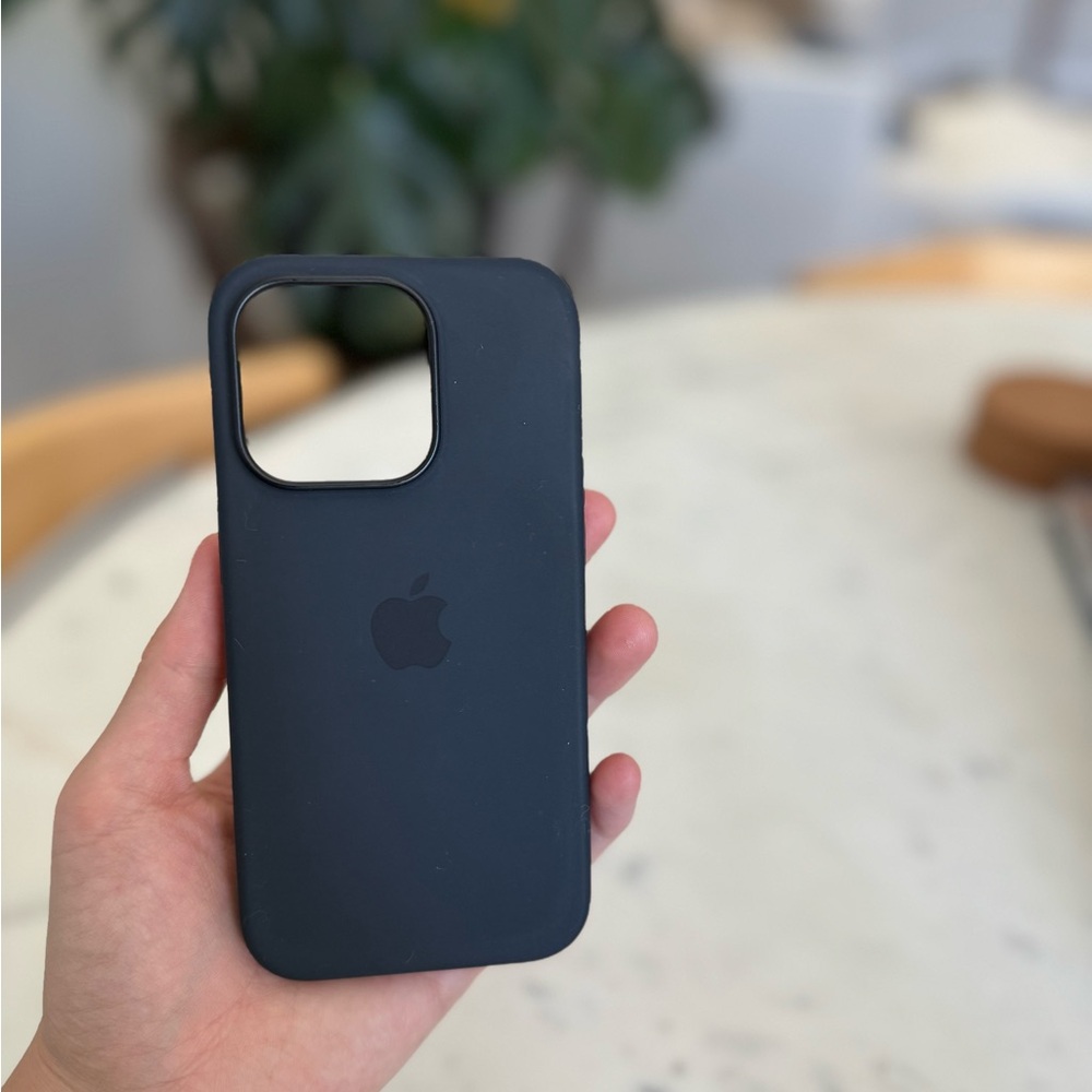 Apple iPhone 14 Silicone Case with MagSafe - Midnight